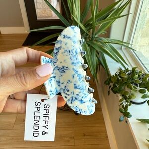 🆕 Blue & White Acrylic Hair Claw